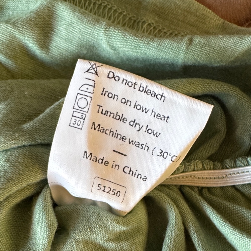 WIHOLL Sage Green Ruched Hem V-Neck Tee – XL (NWT) - Picture 9 of 10